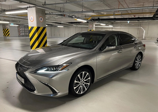 Lexus ES cena 135000 przebieg: 47000, rok produkcji 2019 z Wrocław małe 667